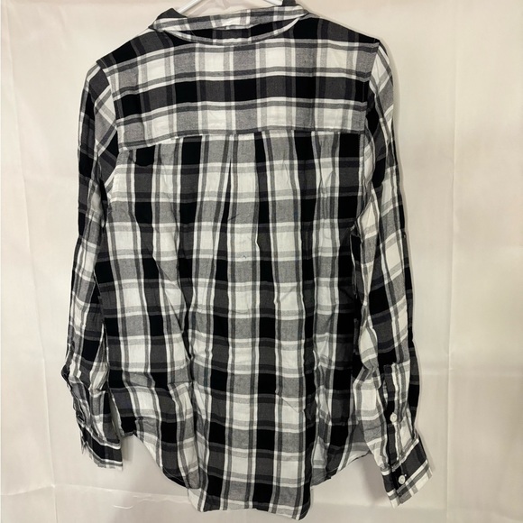 New with tags, womens size medium plaid shirt, #H779 - Picture 2 of 6